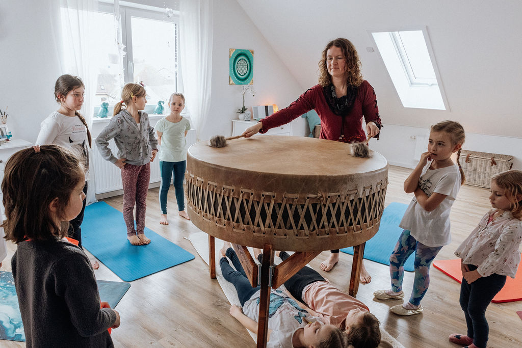 Trommelyoga für Kinder