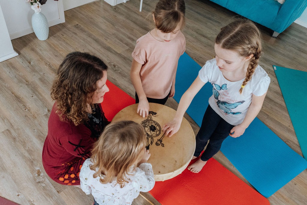 Trommelyoga für Kinder