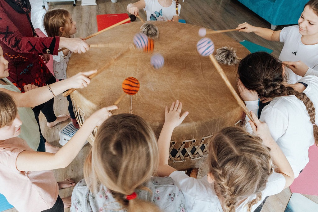 Trommelyoga für Kinder