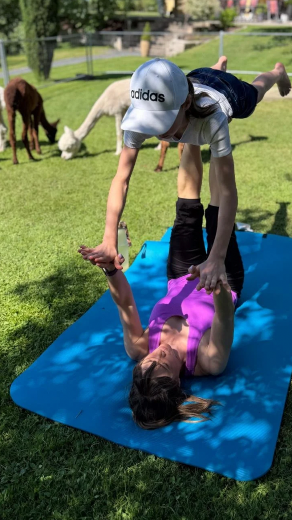 Familienyoga mit Alpakas